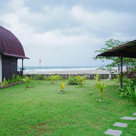 Momos Surf Shack Hotel Salul ภายนอก รูปภาพ