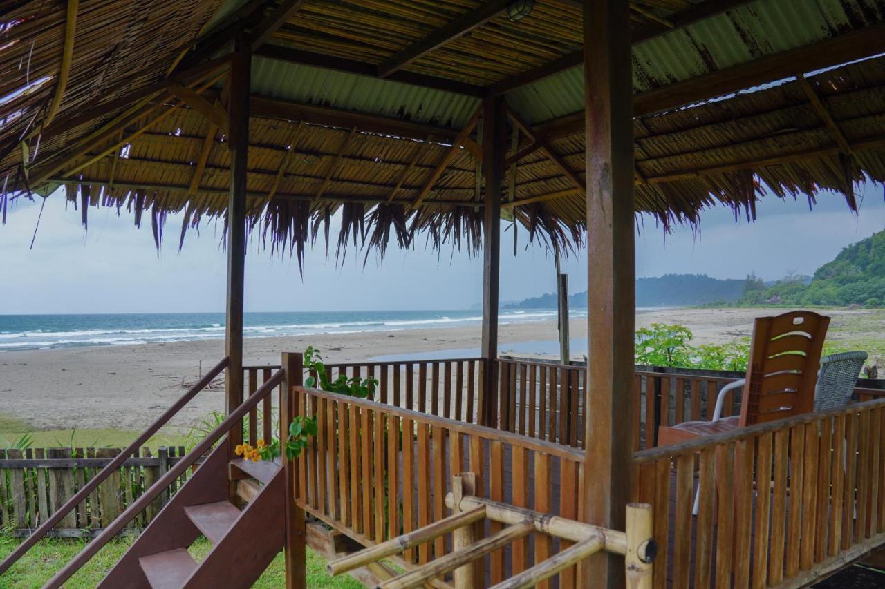 Momos Surf Shack Hotel Salul ภายนอก รูปภาพ